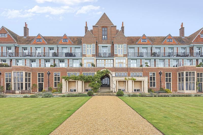Penthouse apartment in elegant Grade II listed building, Midhurst