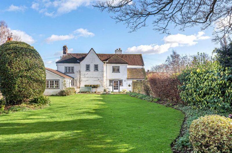 Prominent Grade II listed house in the heart of Boxgrove